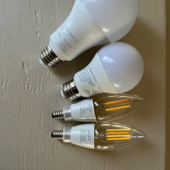 LED Smart Lightbulbs Lot - Picture 1 of 10
